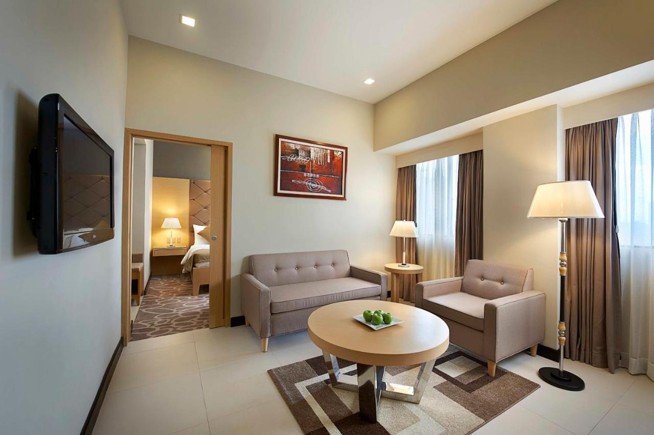 โรงแรมเบอร์จายา มากาตี Makati City ภายนอก รูปภาพ