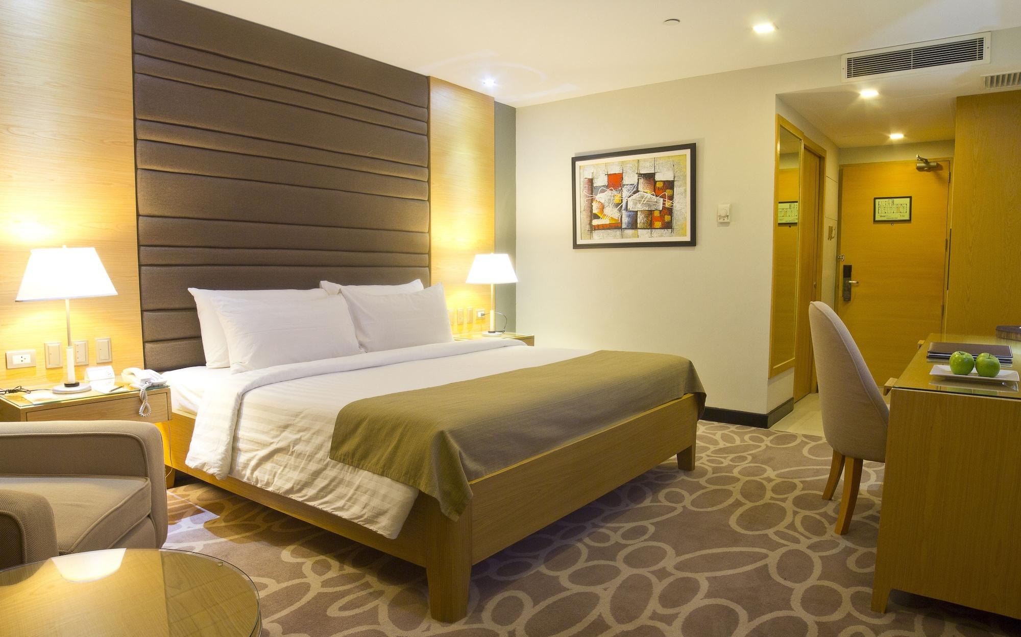 โรงแรมเบอร์จายา มากาตี Makati City ภายนอก รูปภาพ