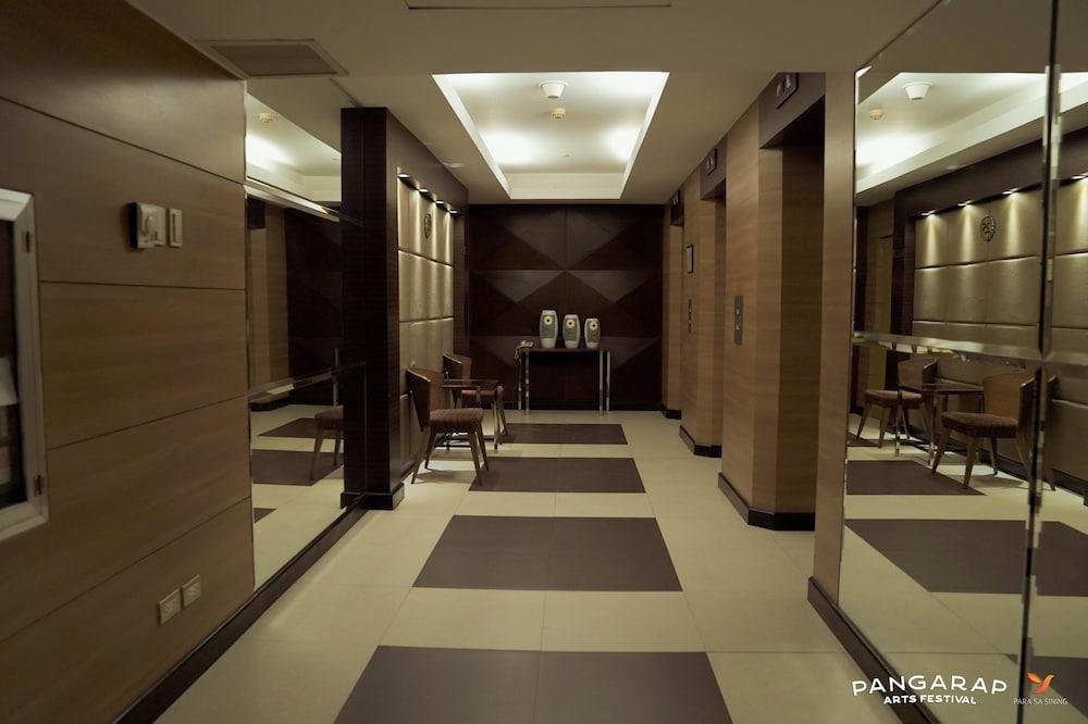 โรงแรมเบอร์จายา มากาตี Makati City ภายนอก รูปภาพ